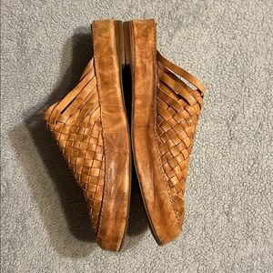 Kelsi Dagger Tan Woven Mules slides size 8.5